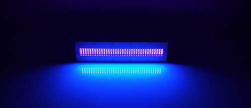 印刷機構包含印版滾筒、壓印滾筒和離合壓裝置