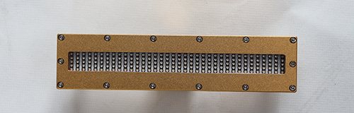 印刷機構包含印版滾筒、壓印滾筒和離合壓裝置